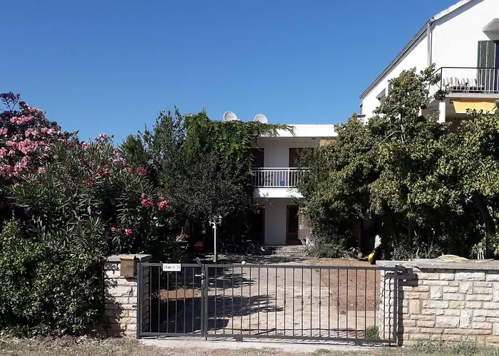 Near The Apartamento Srima