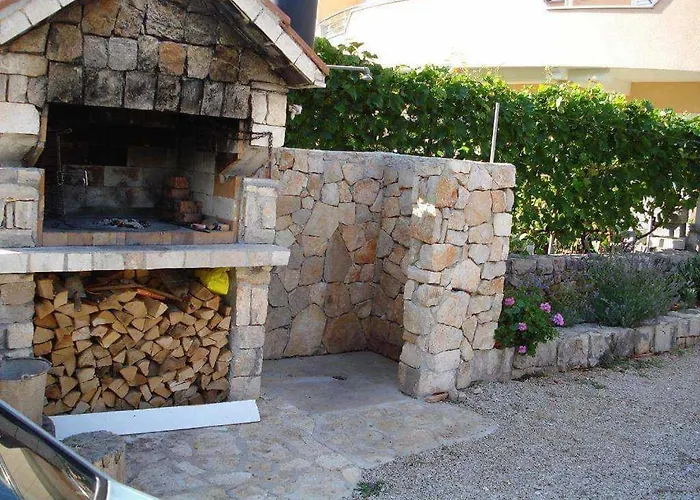 Near The Apartamento Srima